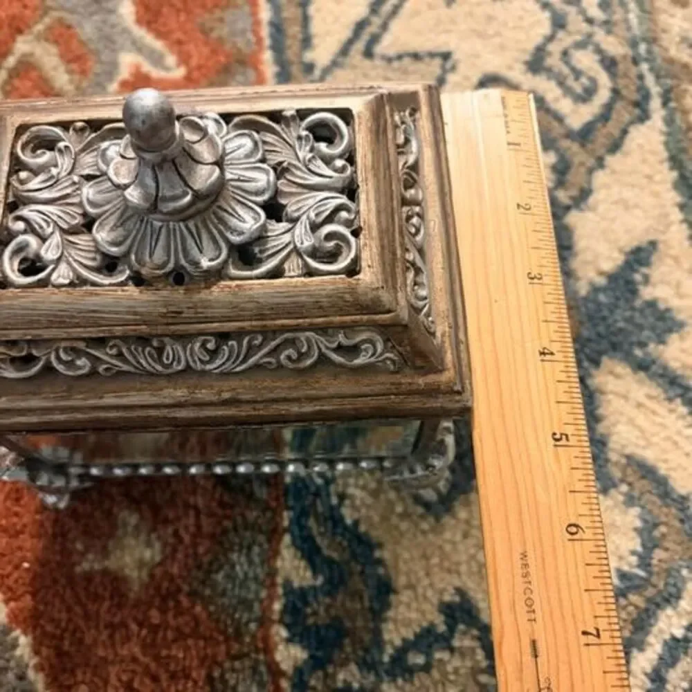 Unbranded beautiful vintage